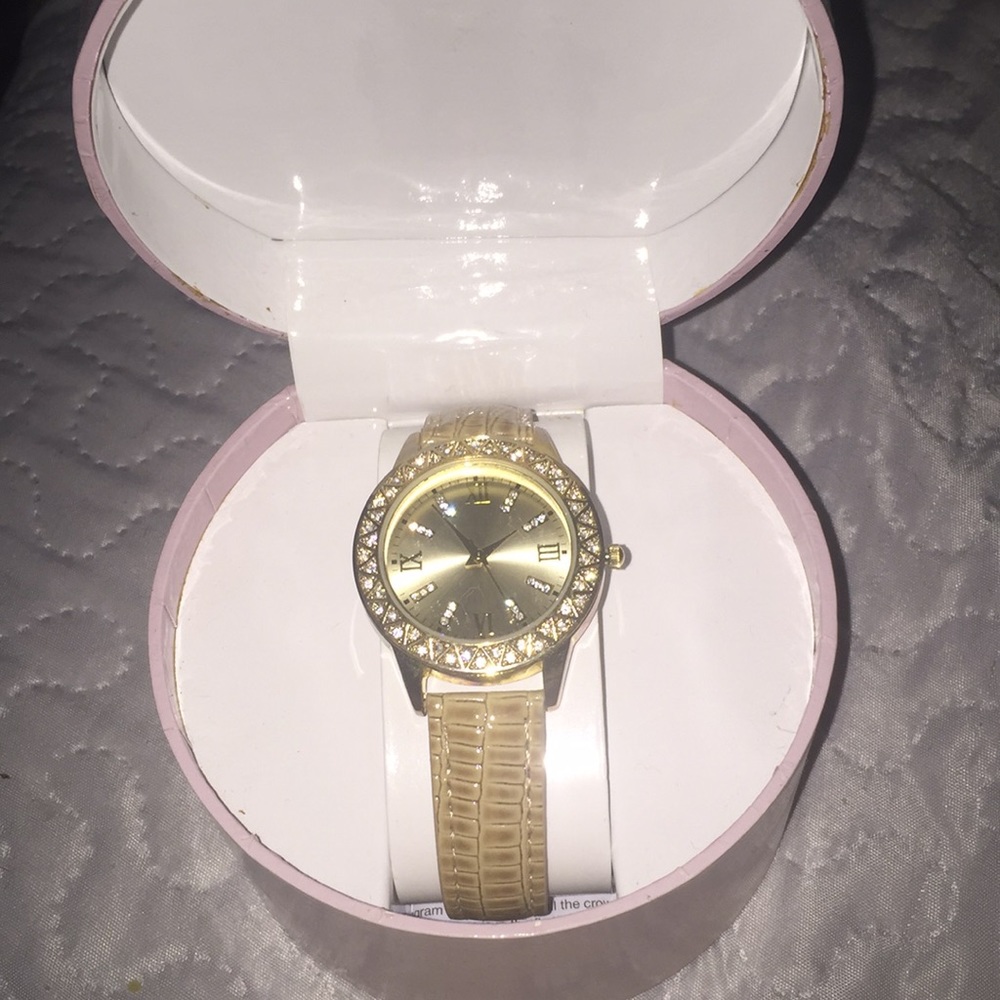 Brand New Beautiful Gold Watch in A Butterfly Box
